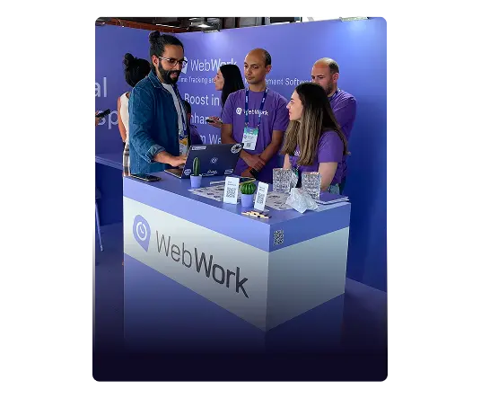 El equipo de WebWork presentando soluciones para la optimización del trabajo